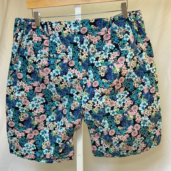 Talbots Woman Floral Bermuda Shorts SZ 16W - Picture 3 of 7